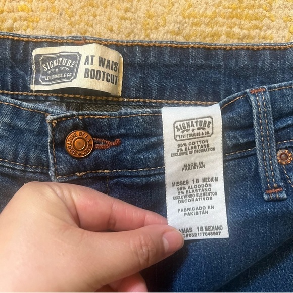 Levi’s signature bootcut womens size 18 jeans - Picture 2 of 7